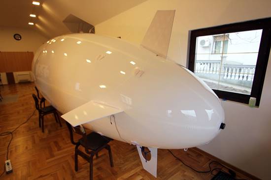 Detalle de la cola del dirigible RC de 6m